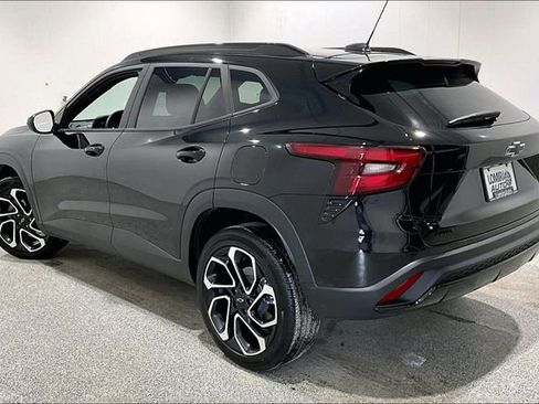 Used 2025 Chevrolet Trax RS image 4