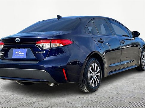 Used 2022 Toyota Corolla LE image 2