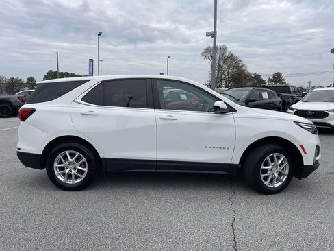Used 2023 Chevrolet Equinox LT image 2
