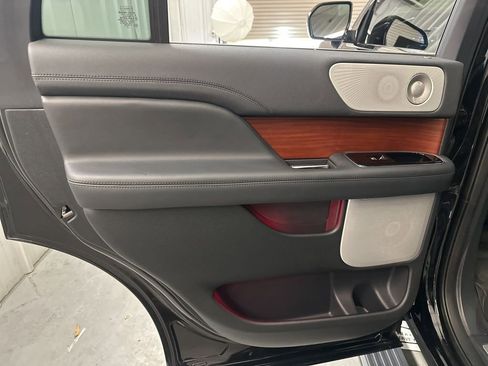 Used 2022 Lincoln Navigator Reserve image 35