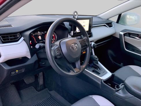 Used 2025 Toyota RAV4 XLE FWD image 17