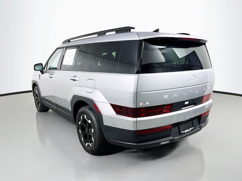 Used 2025 Hyundai Santa Fe SEL FWD image 8