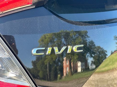 Used 2019 Honda Civic EX image 4