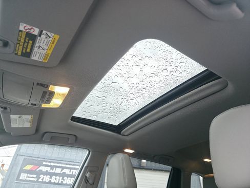 Used 2017 Toyota Highlander Limited image 14