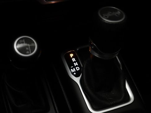 Used 2019 Jeep Wrangler Sport AWD/4WD image 12