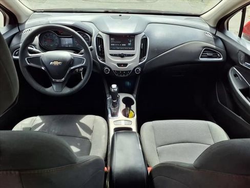 Used 2017 Chevrolet Cruze LS FWD image 12
