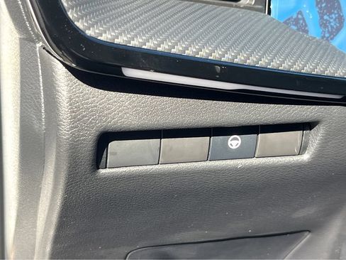 Used 2025 Nissan Kicks SR FWD image 16
