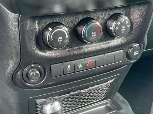 Used 2018 Jeep Wrangler Unlimited Sport image 21
