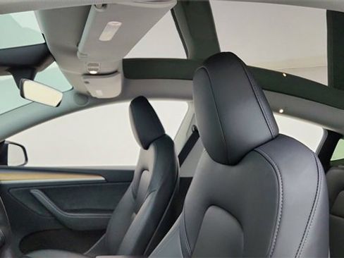 Used 2025 Tesla Model Y Long Range image 31