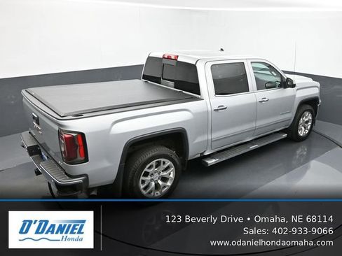 Used 2017 GMC Sierra 1500 SLT w/ SLT Preferred Package AWD/4WD image 18