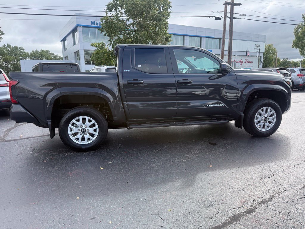 Certified 2026 Toyota Tacoma SR5 AWD/4WD image 10
