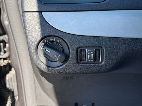 Used 2018 Dodge Grand Caravan GT image 31