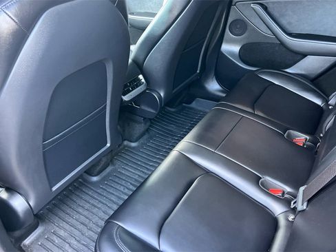 Used 2024 Tesla Model Y Long Range image 14