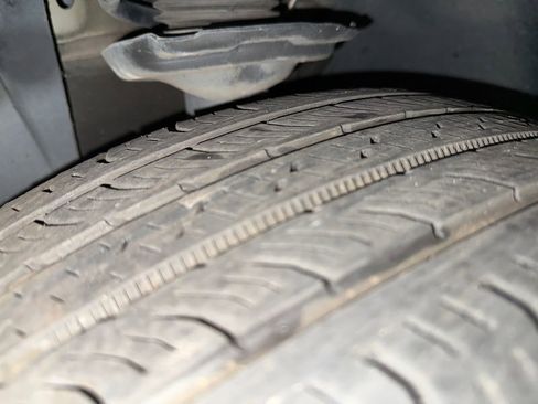 Used 2021 Volkswagen Tiguan SE w/ Panoramic Sunroof Package image 30