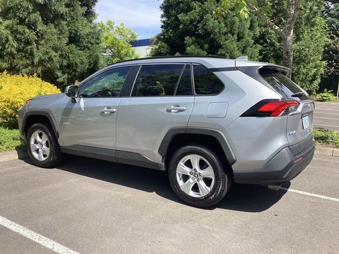 Used 2020 Toyota RAV4 XLE w/ All Weather Liner Package AWD/4WD image 8