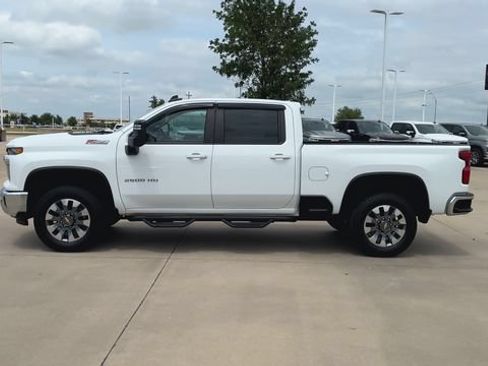 Used 2024 Chevrolet Silverado 2500 LT AWD/4WD image 5