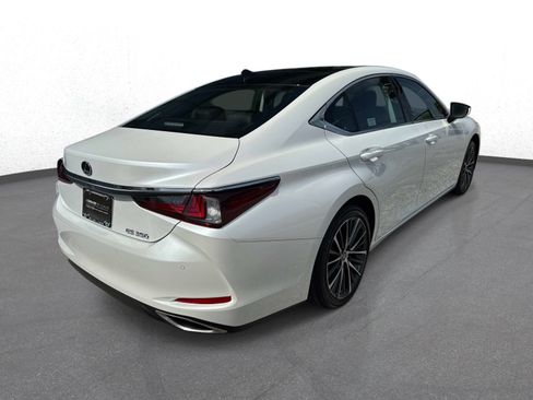 Used 2025 Lexus ES 350 w/ Premium Package FWD image 3