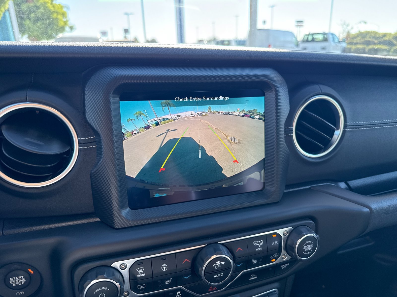 Used 2022 Jeep Wrangler Unlimited Sahara w/ Cold Weather Group AWD/4WD image 16
