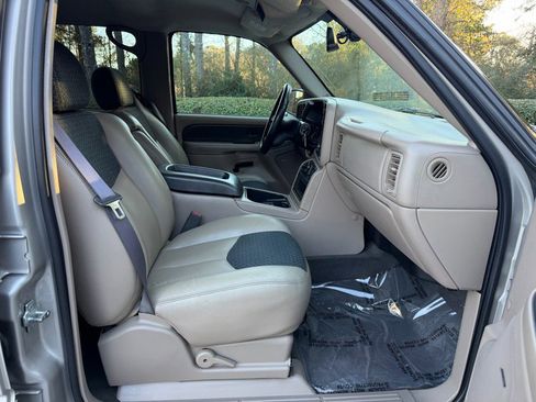 Used 2004 Chevrolet Avalanche Z66 w/ Preferred Equipment Group image 20