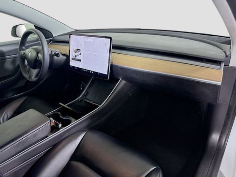 Used 2020 Tesla Model 3 Standard Range Plus image 29