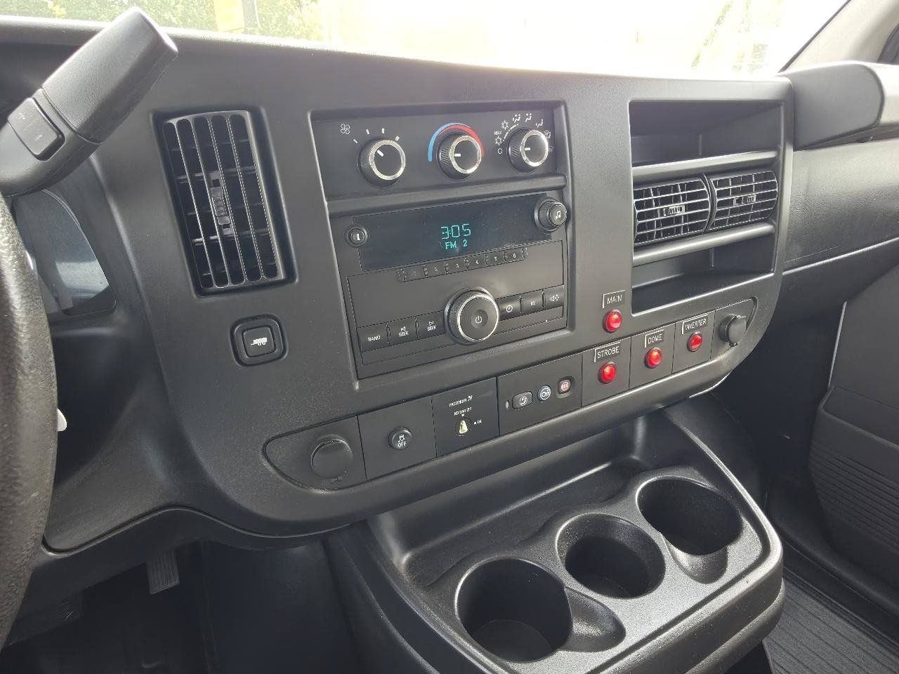 Used 2014 Chevrolet Express 2500 RWD image 24