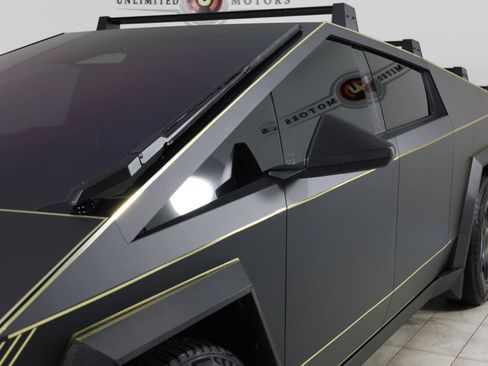 Used 2024 Tesla Cybertruck AWD Crew Cab image 45