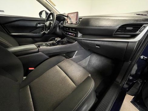 Used 2025 Nissan Rogue SV FWD image 10