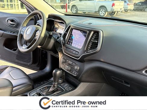 Used 2022 Jeep Cherokee Trailhawk image 5