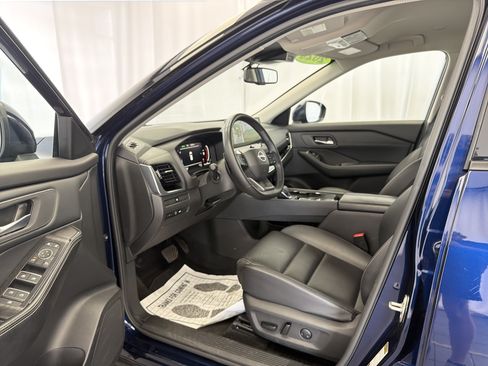 Used 2025 Nissan Rogue SL FWD image 7