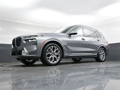 Used 2024 BMW X7 xDrive40i image 29