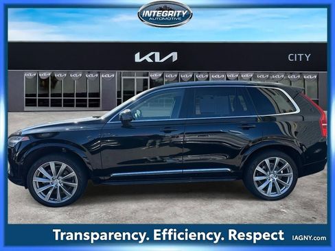Used 2023 Volvo XC90 B6 Plus image 4