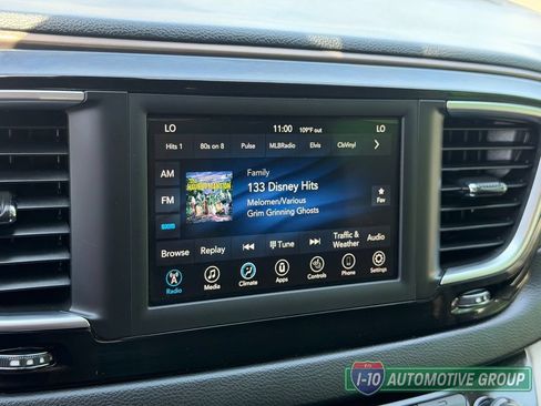 Used 2019 Chrysler Pacifica Touring Plus w/ Tire & Wheel Group FWD image 27