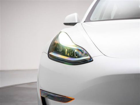Used 2023 Tesla Model 3 Standard Range RWD image 9