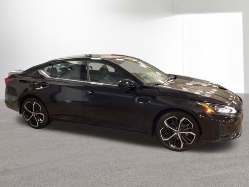 Certified 2023 Nissan Altima 2.5 SR AWD/4WD image 8