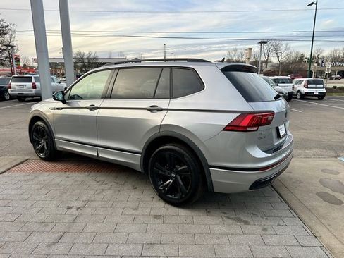 Certified 2024 Volkswagen Tiguan SE R-Line image 5