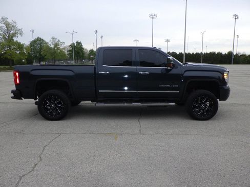 Used 2019 GMC Sierra 3500 Denali w/ Duramax Plus Package AWD/4WD image 4