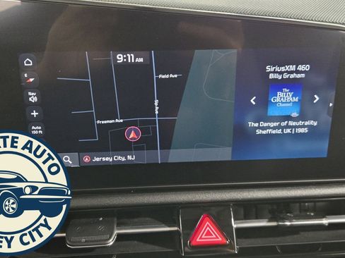 Used 2023 Kia Niro SX image 14