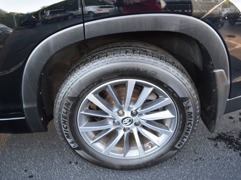 Used 2018 Toyota Highlander XLE AWD/4WD image 7