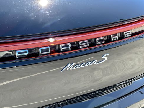 Certified 2024 Porsche Macan S AWD/4WD image 23