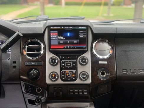 Used 2016 Ford F250 Platinum w/ FX4 Off-Road Package AWD/4WD image 15