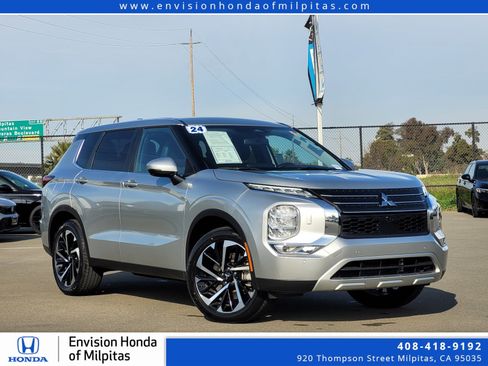 Used 2024 Mitsubishi Outlander SE image 1