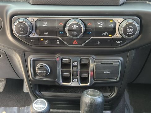 Used 2021 Jeep Wrangler Unlimited Sport AWD/4WD image 17