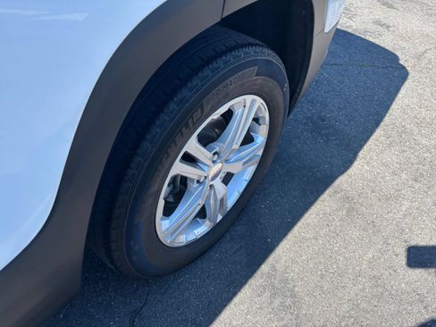 Used 2024 GMC Terrain SLE FWD image 30