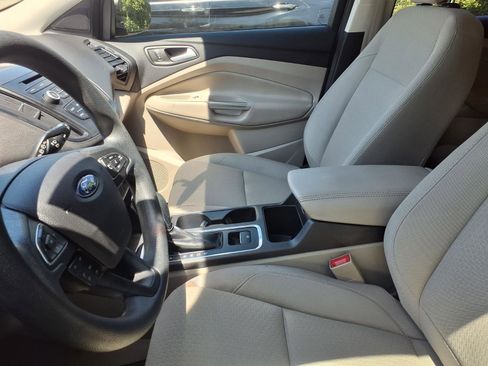 Used 2018 Ford Escape SE FWD image 9