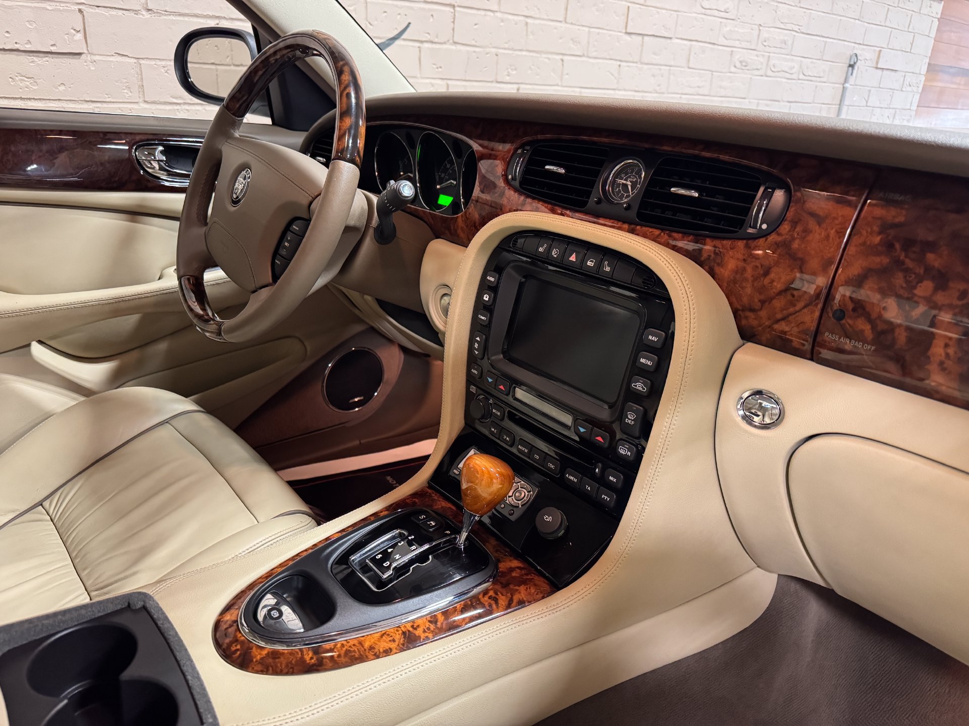 Used 2007 Jaguar XJ8 RWD image 50