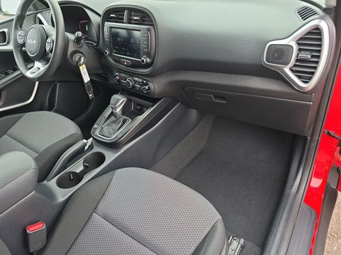 Used 2024 Kia Soul LX w/ Option Group 015 FWD image 11