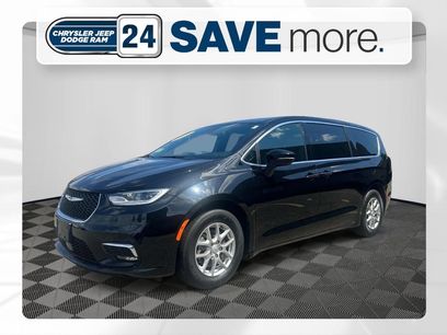 Used 2026 Chrysler Pacifica Select