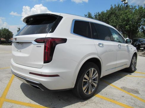 Used 2022 Cadillac XT6 Premium Luxury AWD/4WD image 8