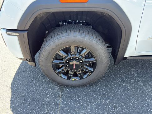 New 2026 GMC Sierra 2500 AT4 AWD/4WD image 9