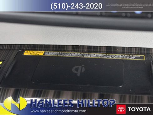 Used 2021 Toyota Sienna Limited image 28